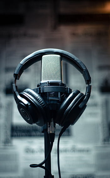 Micro with heads in a studio environment, perfect for sound recording and podcasting. HD phone wallpaper