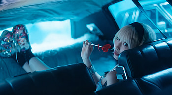 Twice - Momo Riding In Car With Lollipop & Blonde Hair, Twice (Band), Momo (Singer), K-pop Idol, Blonde, Lollipop HD wallpaper