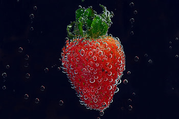 Submerged, strawberry, fruits, bubbles HD wallpaper