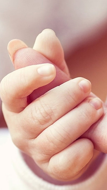 Mom And Baby, Holding Hands HD phone wallpaper