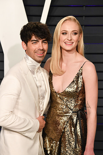 Sophie Turner, Joe Jonas, Expecting first child HD phone wallpaper