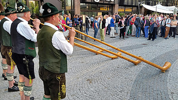 Alphorn und jodler, Alphorn experience, Swiss customs, Swiss alphorn HD wallpaper