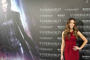 Kate-Beckinsale-Underworld-Awakening, sexy, red dress, actresses, movie HD wallpaper