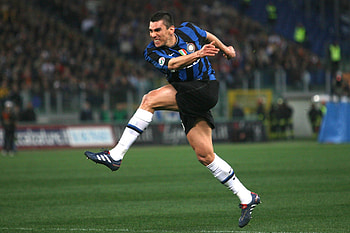 Lucio, Inter's triple crown, Defensive leader, Football journey HD wallpaper
