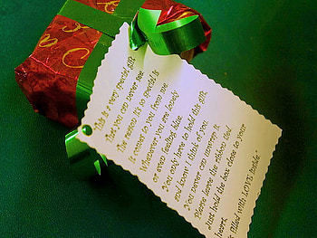 My gift to you all, love, green, red, poem, gift, friends, bow HD wallpaper