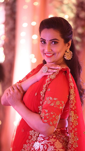 Manjusha, multilingual actress, anchor, gorgeous HD phone wallpaper