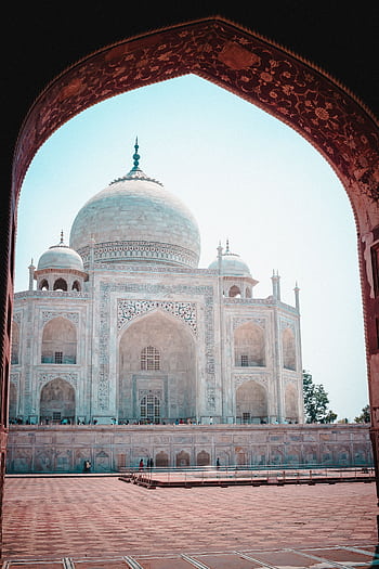 Majestic Taj Mahal viewed through an ornate archway in Agra, India. HD phone wallpaper