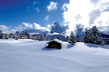 Val Gardena, Dolomites, Italy, valley, snow, trees, alps, mountains, cabin HD wallpaper