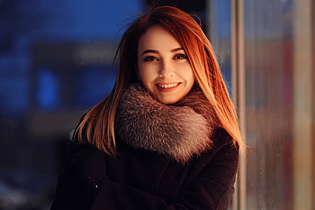 Red Long Hair Girl Winter Coat Smiling , redhead, girls, model, smiling HD wallpaper