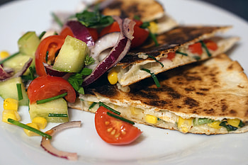 Food, Herbs, Herbage, Corn, Tomatoes, Onion, Maize, Quesadilla, Mexican Food, Mexican Cuisine, Corn Bread, Mais Bread HD wallpaper