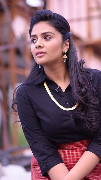 Sreemukhi, telugu actress, model, anchor HD phone wallpaper