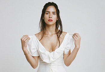 Adria Arjona, Byrdie, Cassandra Lear HD wallpaper