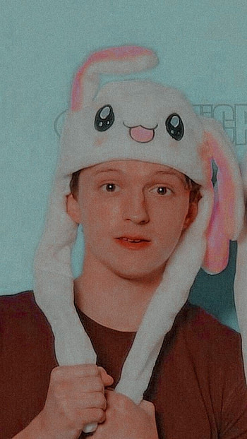 Tom Holland, face, pink HD phone wallpaper