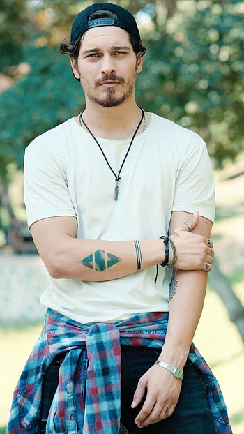 Cagatay Ulusoy, 40 Aatay ideas, Turkish actors, Handsome actors HD phone wallpaper