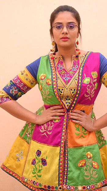 Sreemukhi, telugu actress, model, anchor HD phone wallpaper