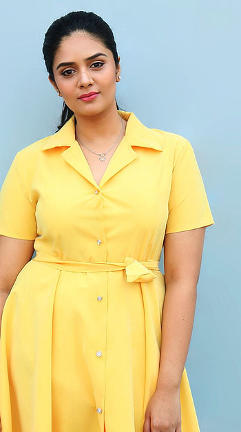 Sreemukhi, telugu actress, anchor HD phone wallpaper