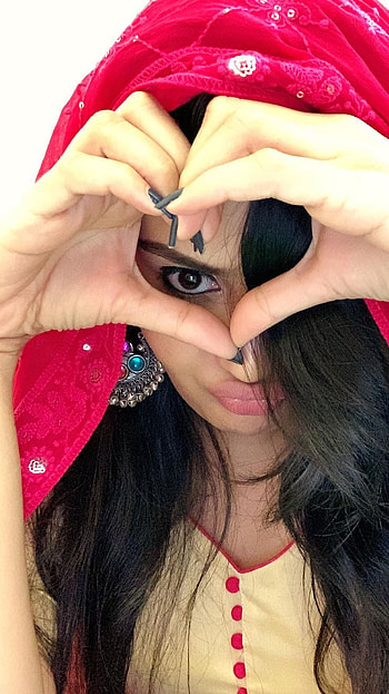 Sreemukhi, telugu actress, heart HD phone wallpaper