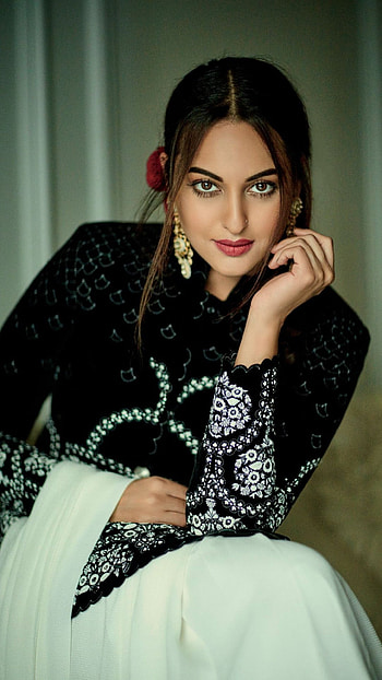 Sonakshi Sinha, Actress HD phone wallpaper