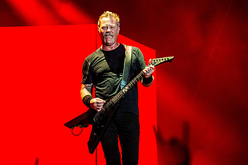 James Hetfield, Rehab announcement, Tour cancellation, Recovery journey HD wallpaper