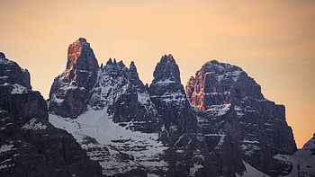 Shining peaks, nature, sunset, cliffs HD wallpaper