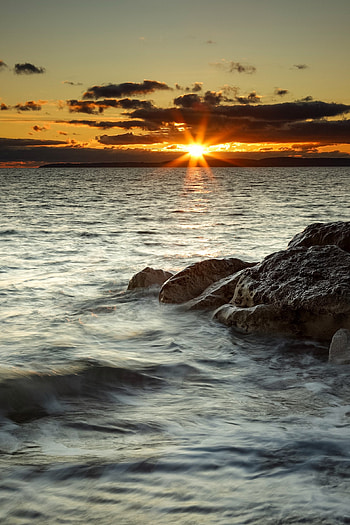 Nature, Sea, Sun, Rays, Beams, Lumps, Blocks HD phone wallpaper