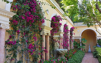 Courtyard of Villa in Spain, arches, courtyard, columns, villa, flowers, Spain HD wallpaper