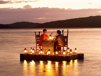 A Romantic Dinner, couple, table, dinner, ocean HD wallpaper