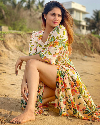Shivani Narayanan HD phone wallpaper