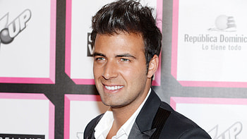 Times Square New Year's Party, Cuban actor Jencarlos Canela, Ball drop, Festive celebration HD wallpaper