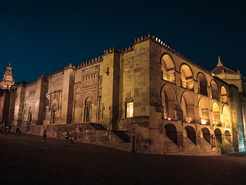 Great Mosque of Cordoba, Nighttime view, Erasmus , Cordoba HD wallpaper