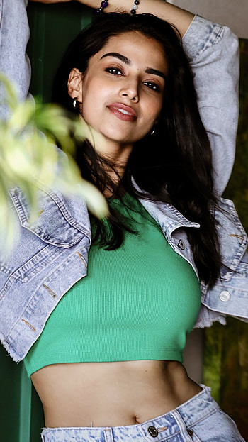 Meenakshi Chaudhary, telugu actress, navel HD phone wallpaper