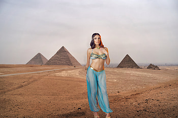 Darcie Dolce with Pyramids of Giza, giza, pyramids, model, brunette, egypt HD wallpaper