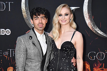 Sophie Turner, NSFW joke, Purity ring, Exes HD wallpaper