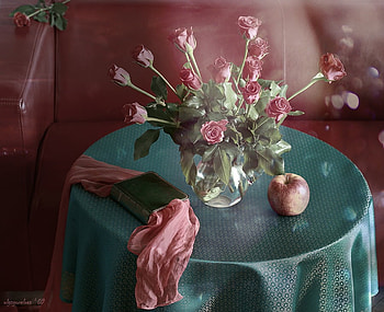 still life in pink, composition, art , table, nesseser, pink roses, beautiful, glass vase, shawl, apple HD wallpaper