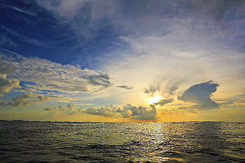 Sunset, sea, skyline, sky, clouds HD wallpaper