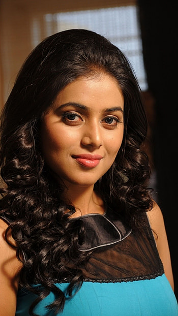 Poorna, multilingual actress, beautiful HD phone wallpaper