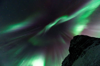 Aurora Borealis Twinkle in the Sky, Northern Lights, Nature, Mountains, Aurora Borealis, Sky HD wallpaper