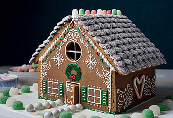 Make a gingerbread house, Step-by-step guide, Culinary adventure, Delicious results HD wallpaper