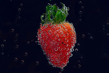 Water, Strawberry, Drops, Macro, Close-Up HD wallpaper