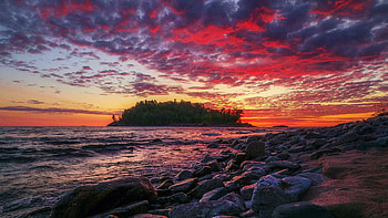 Marquette, Michigan, under a brilliant summer sunrise, usa, coast, clouds, colors, landscape, sky, rocks HD wallpaper