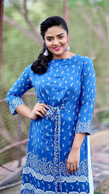 Sreemukhi, telugu actress HD phone wallpaper