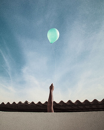 Sky, Clouds, Hand, Miscellanea, Miscellaneous, Balloon, Roof HD phone wallpaper