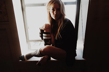 Blonde and beautiful, Ashley Benson HD wallpaper