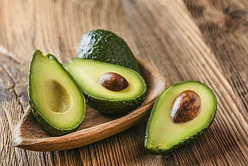 Avocado storage, Preserving freshness, Cutting preservation, Refrigeration techniques HD wallpaper