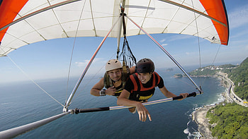 All about hang gliding, Extreme sport introduction, Roll and feel the wind, Adrenaline-fueled excitement HD wallpaper