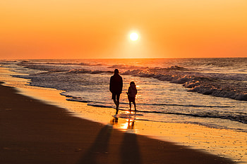 Sunset, Sea, Miscellanea, Miscellaneous, Couple, Pair, Silhouettes, Stroll HD wallpaper
