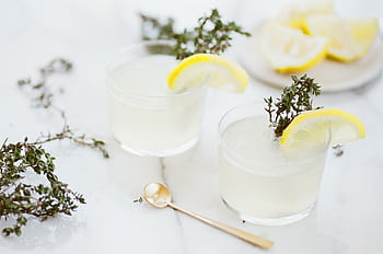 A refreshing lemon thyme drink served in glass cups, perfect for summer refreshment. HD wallpaper
