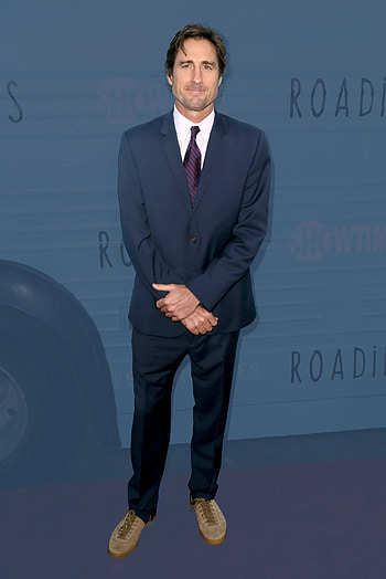 Luke Wilson, Suits, Worn, Sneakers HD phone wallpaper
