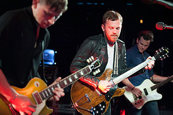 Kings of Leon, Live performance, SI Swimsuit show, Nashville HD wallpaper