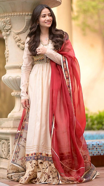 Sana Javed, sari, beautiful, pretty, street_fashion, saree, pakistan HD phone wallpaper